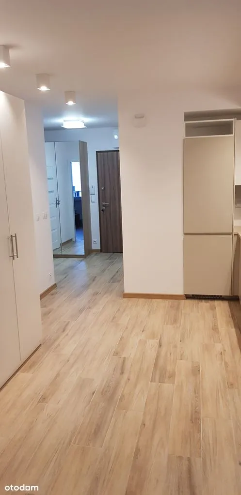 Bezpośrednio duże dwa pokoje, 2 km od metra Księcia Janusza