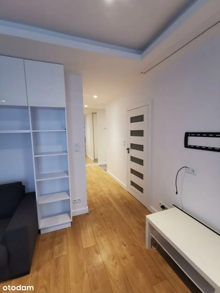 Bezpośrednio, 2 pokoje + duży balkon, Metro Chrzanów, klimatyzacja.