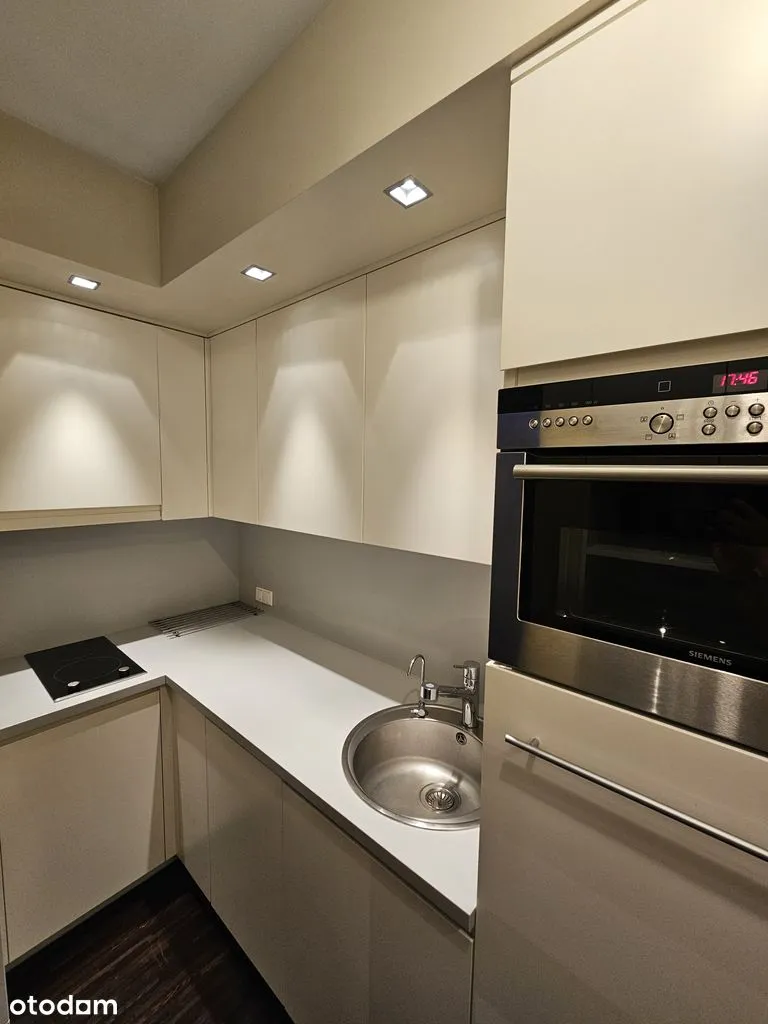 Wyjątkowy Apartament z Balkonem i Garażem w Sercu Warszawy