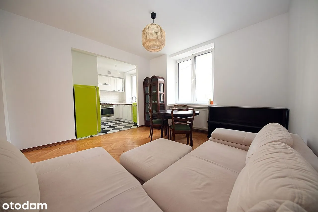 Apartament z wyposażeniem w kamienicy przy METRO