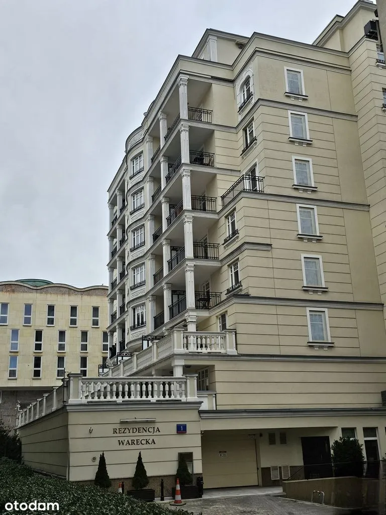 Wyjątkowy Apartament z Balkonem i Garażem w Sercu Warszawy