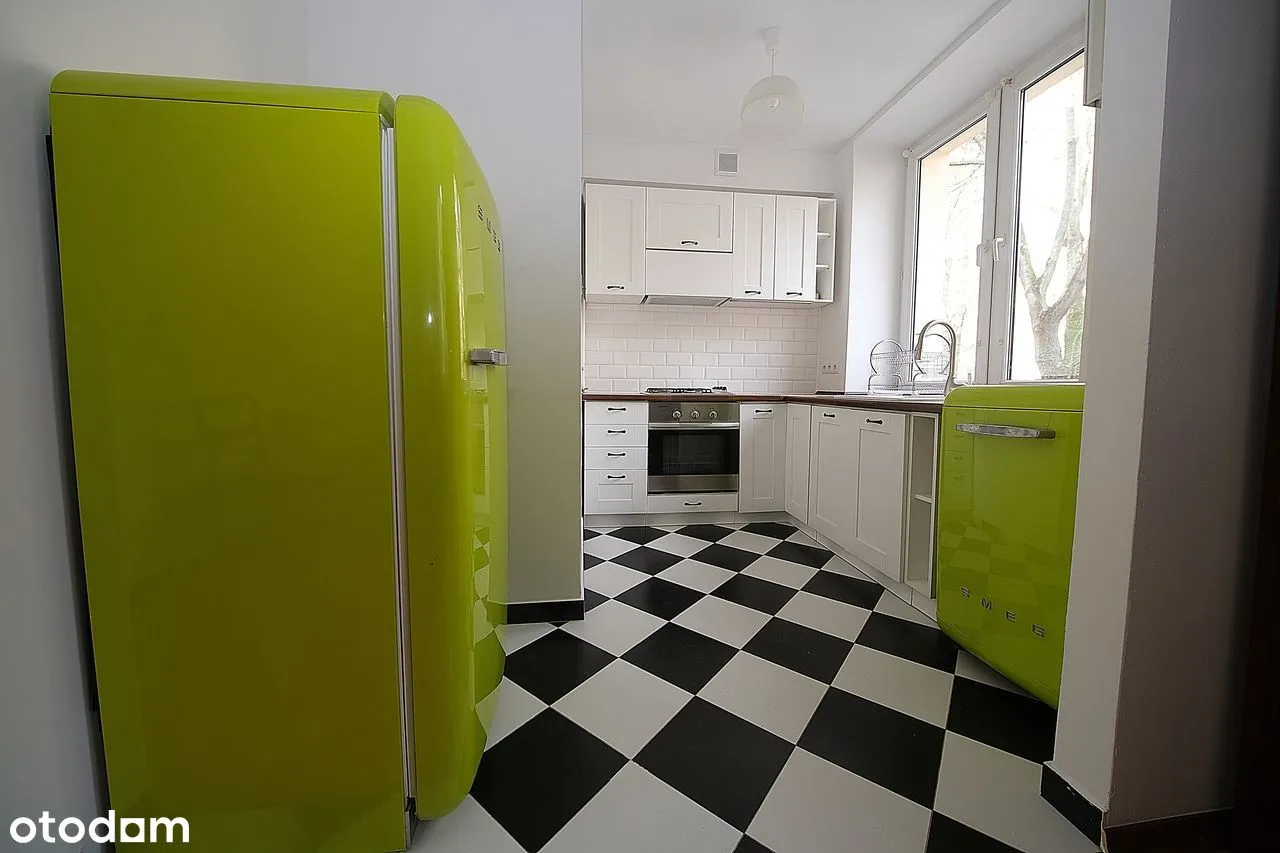 Apartament z wyposażeniem w kamienicy przy METRO