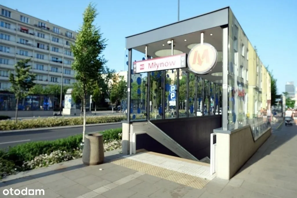 Apartament z wyposażeniem w kamienicy przy METRO