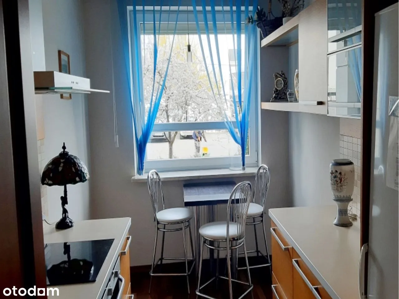 Parter duży balkon z miejscem garażowym