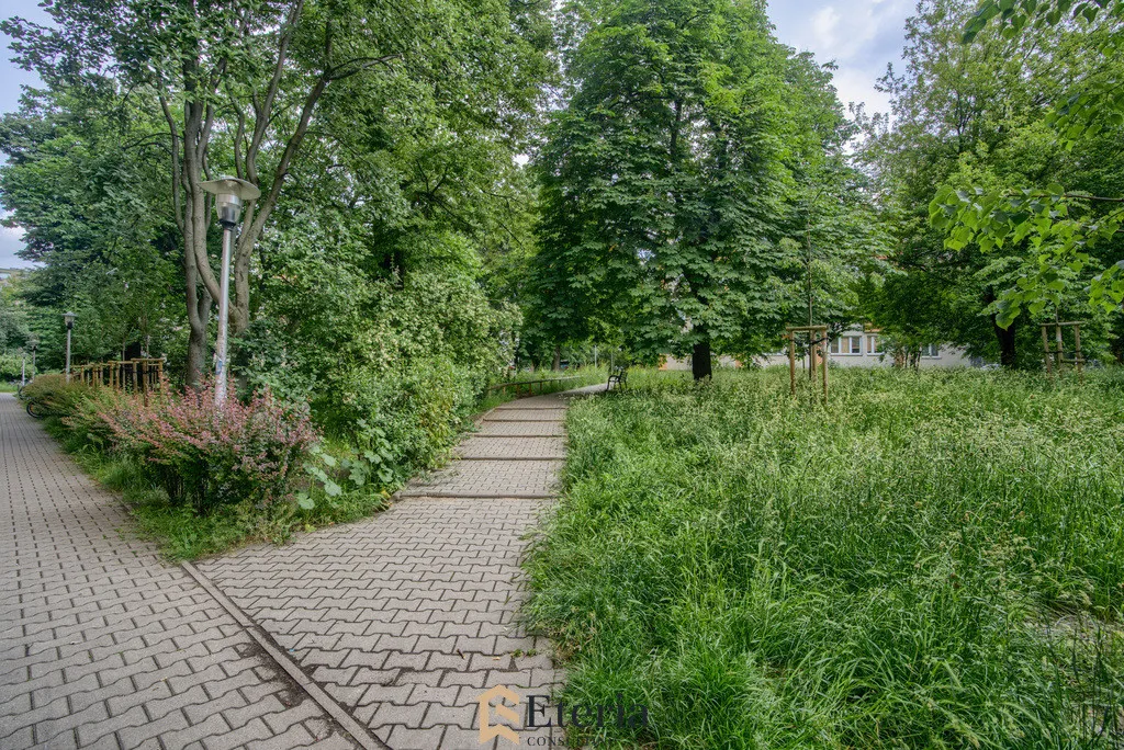 Muranów-Uniwersytet 12 min-Zieleń i Cisza 