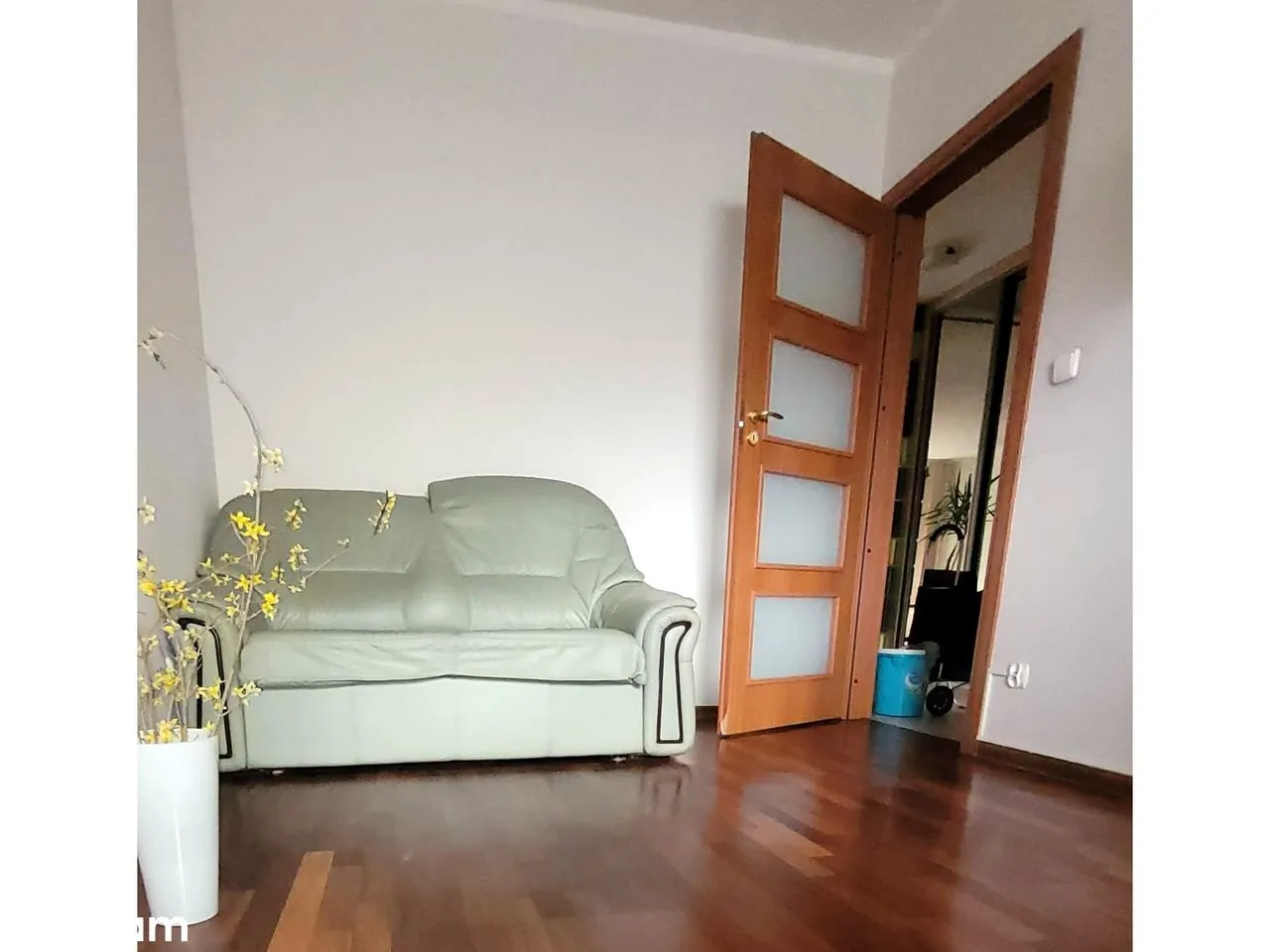 Parter duży balkon z miejscem garażowym