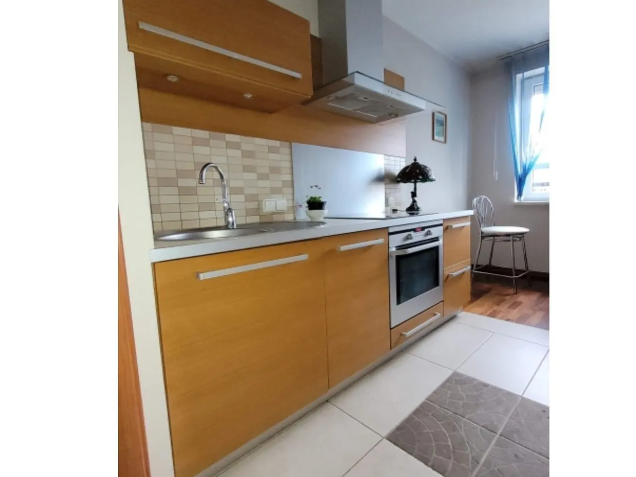 Parter duży balkon z miejscem garażowym