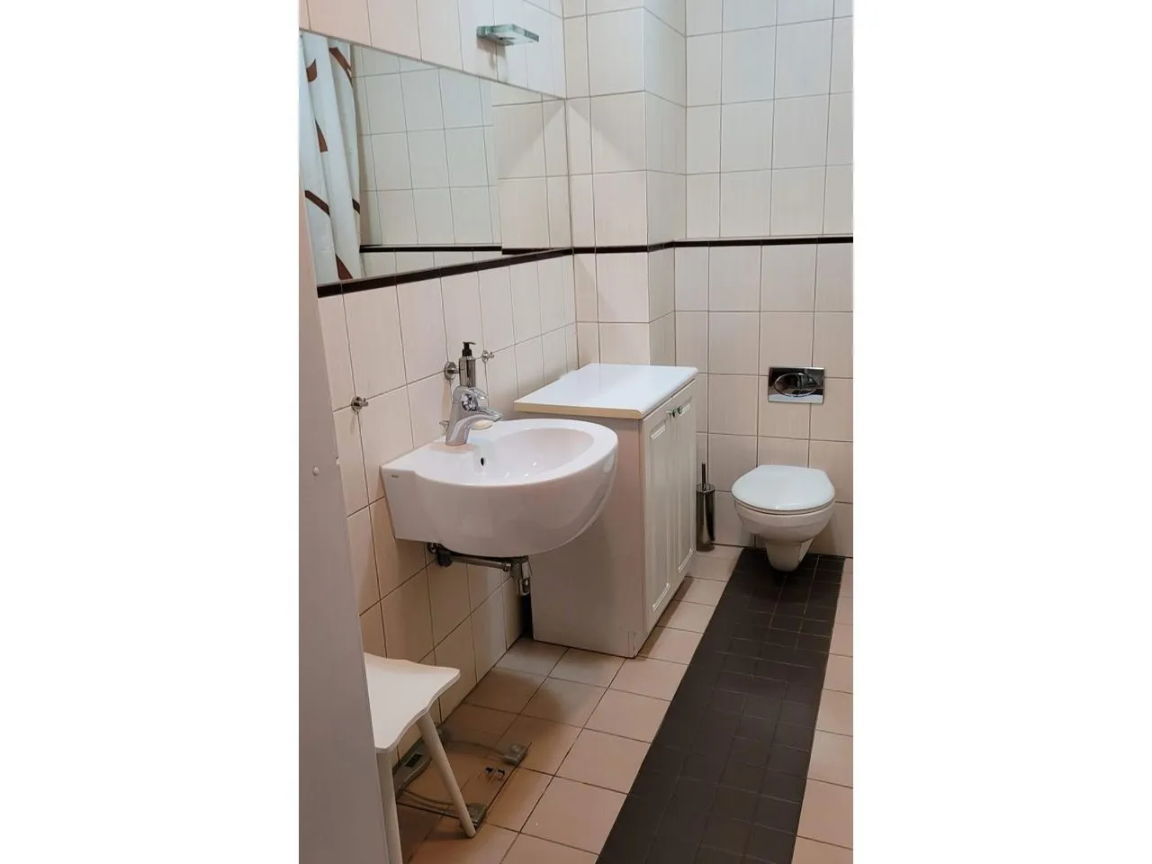 Parter duży balkon z miejscem garażowym
