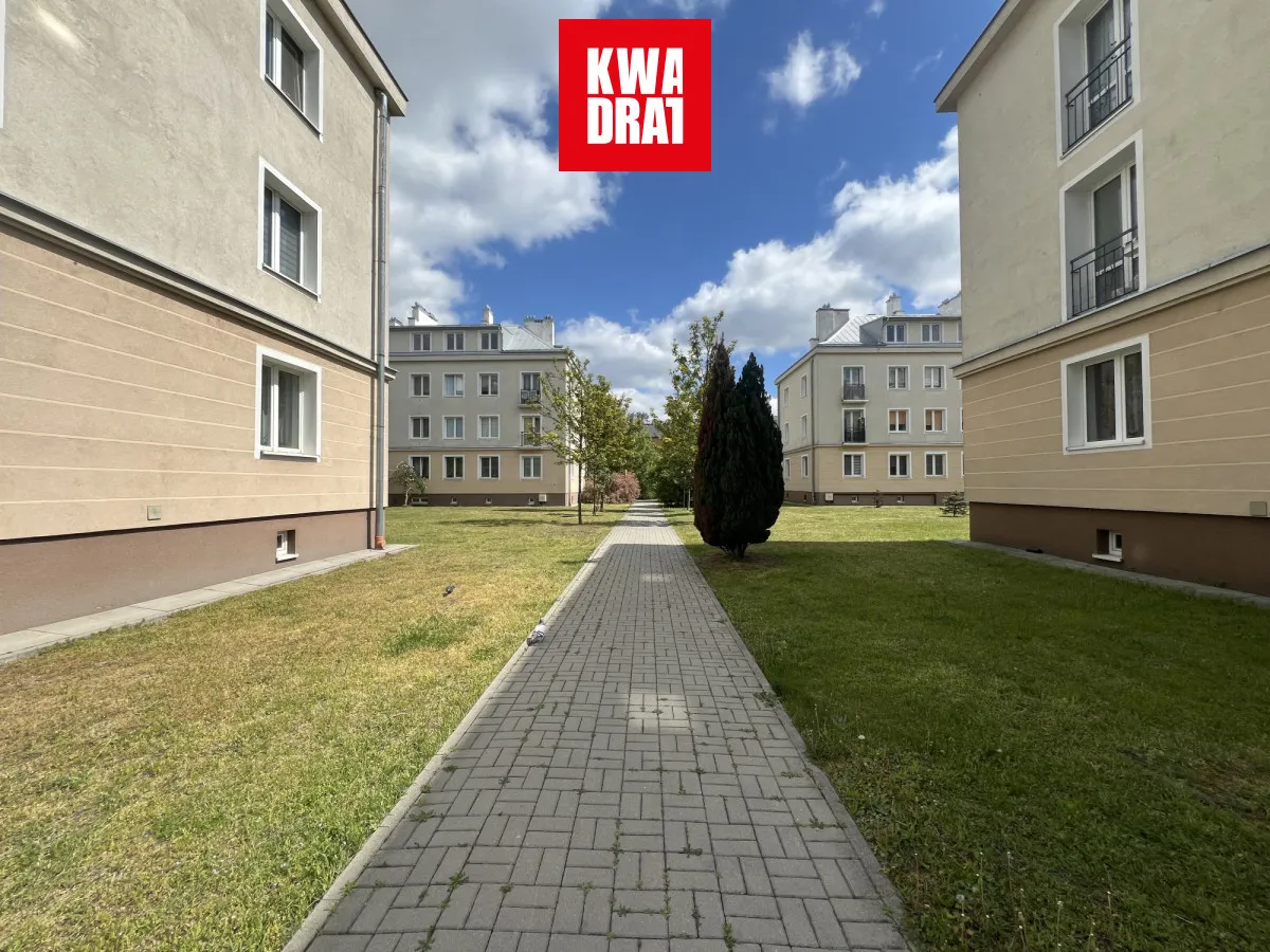 Przestronna kawalerka z widokiem na Warszawę 