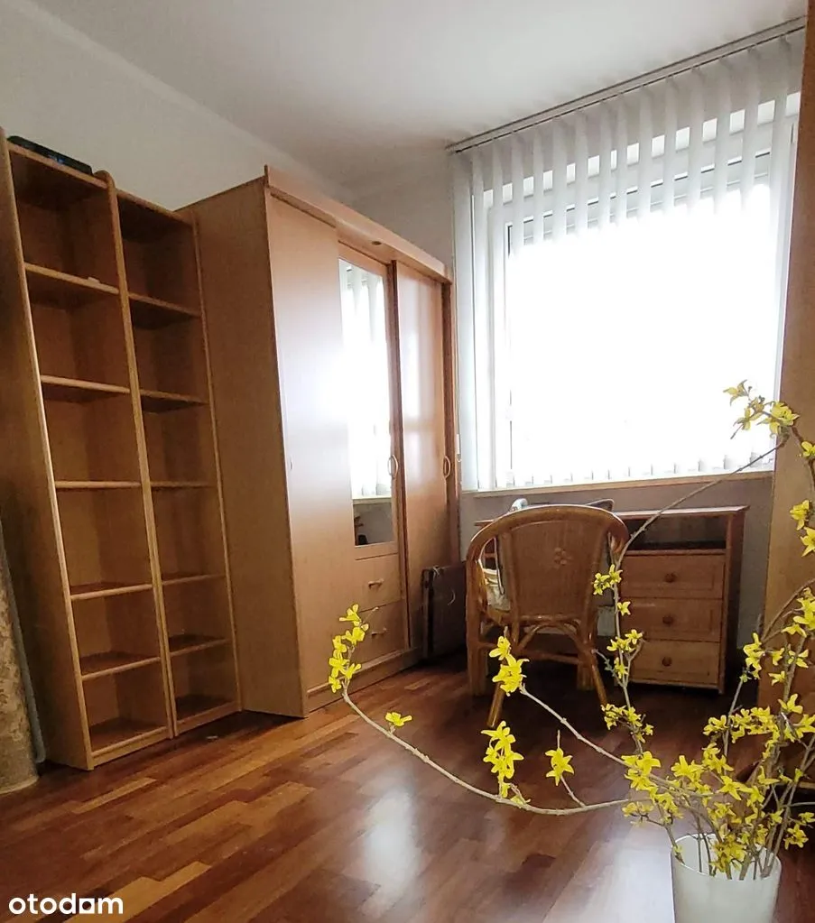 Parter duży balkon z miejscem garażowym
