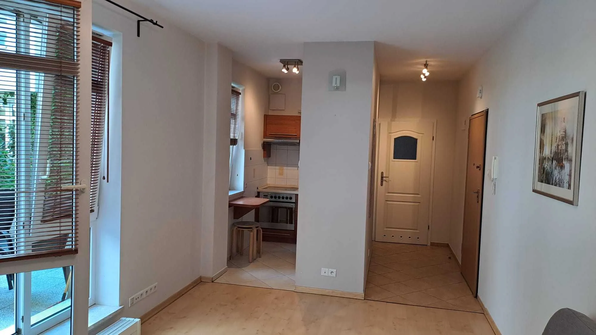 Kawalerkę z tarasem w apartamentowcu, centrum Saskiej Kępy