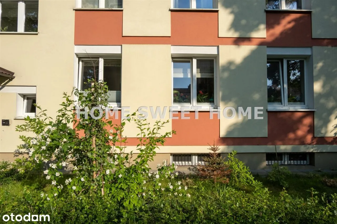 Trójstronne z cegły, duża loggia, przy metrze 