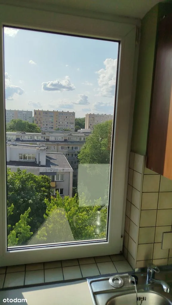 Przytulana kawalerka z widną kuchnią i balkonem