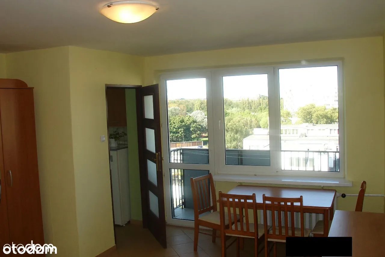 Przytulana kawalerka z widną kuchnią i balkonem