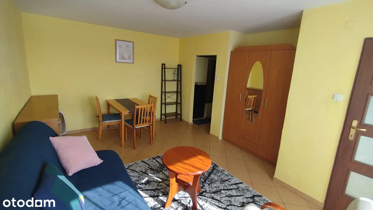 Przytulana kawalerka z widną kuchnią i balkonem