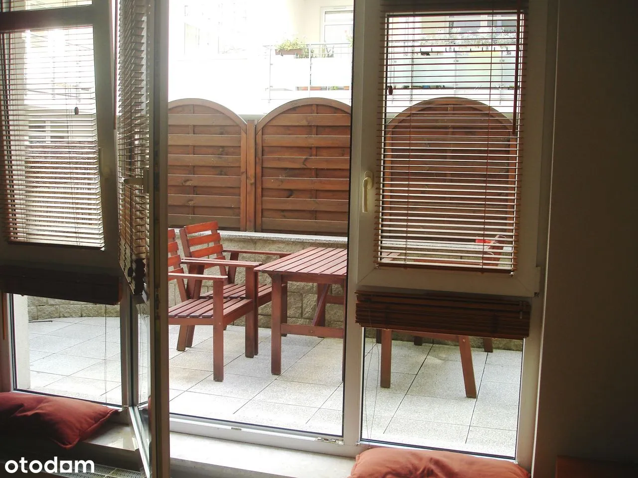 Kawalerkę z tarasem w apartamentowcu, centrum Saskiej Kępy