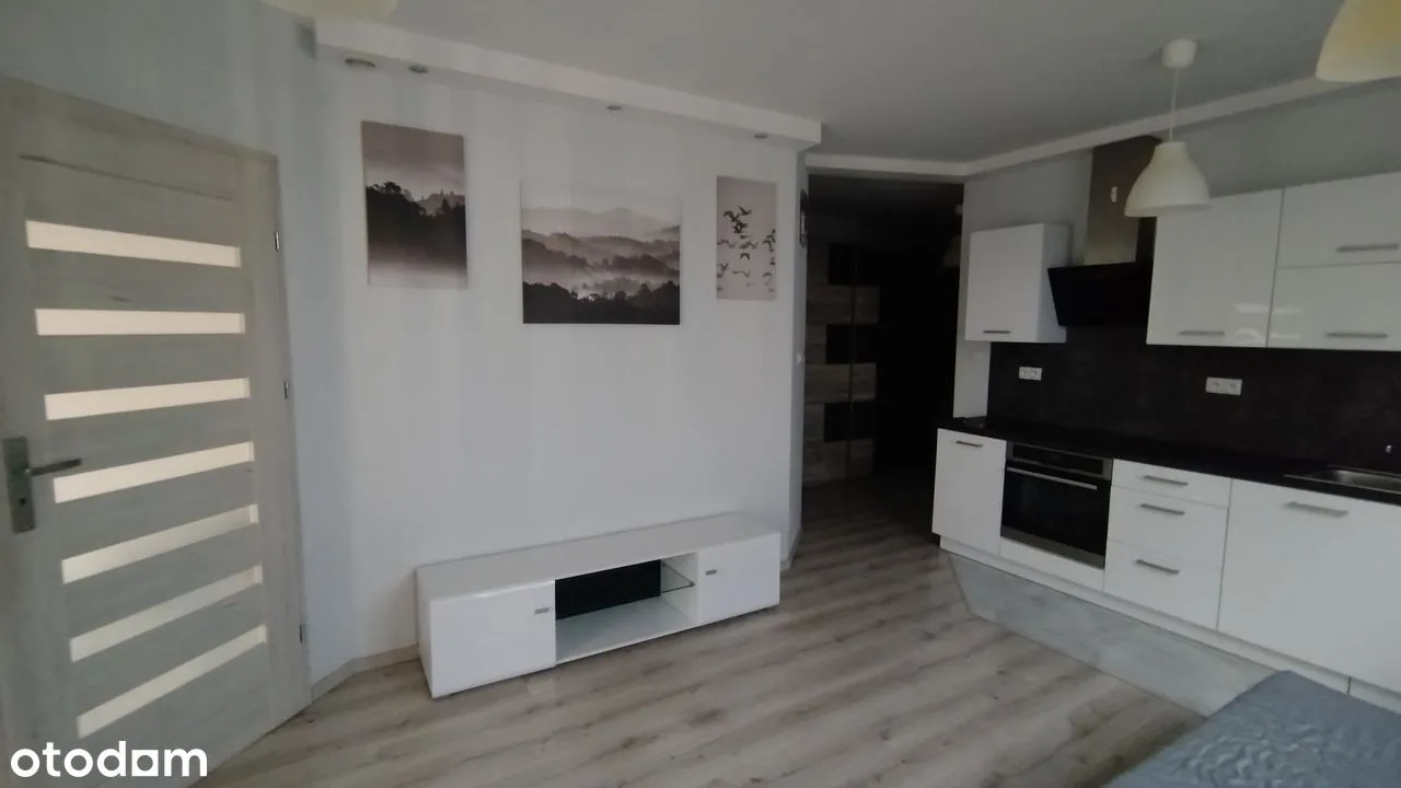 Trzy pokoje, klimatyzacja, garaż podziemny , 51 metrów Tarchomin