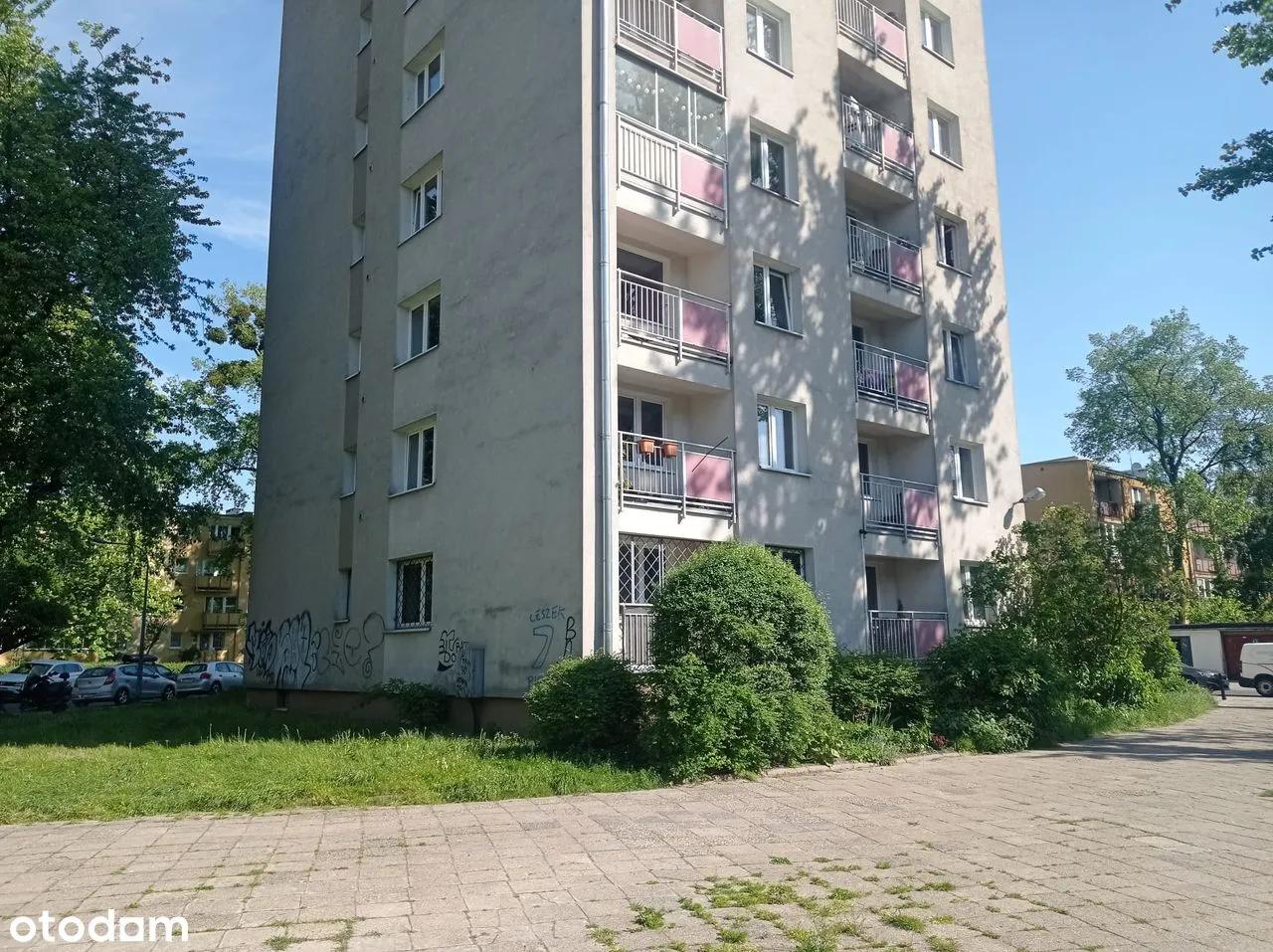 Bezposrednio 3 pokoje do remontu.
