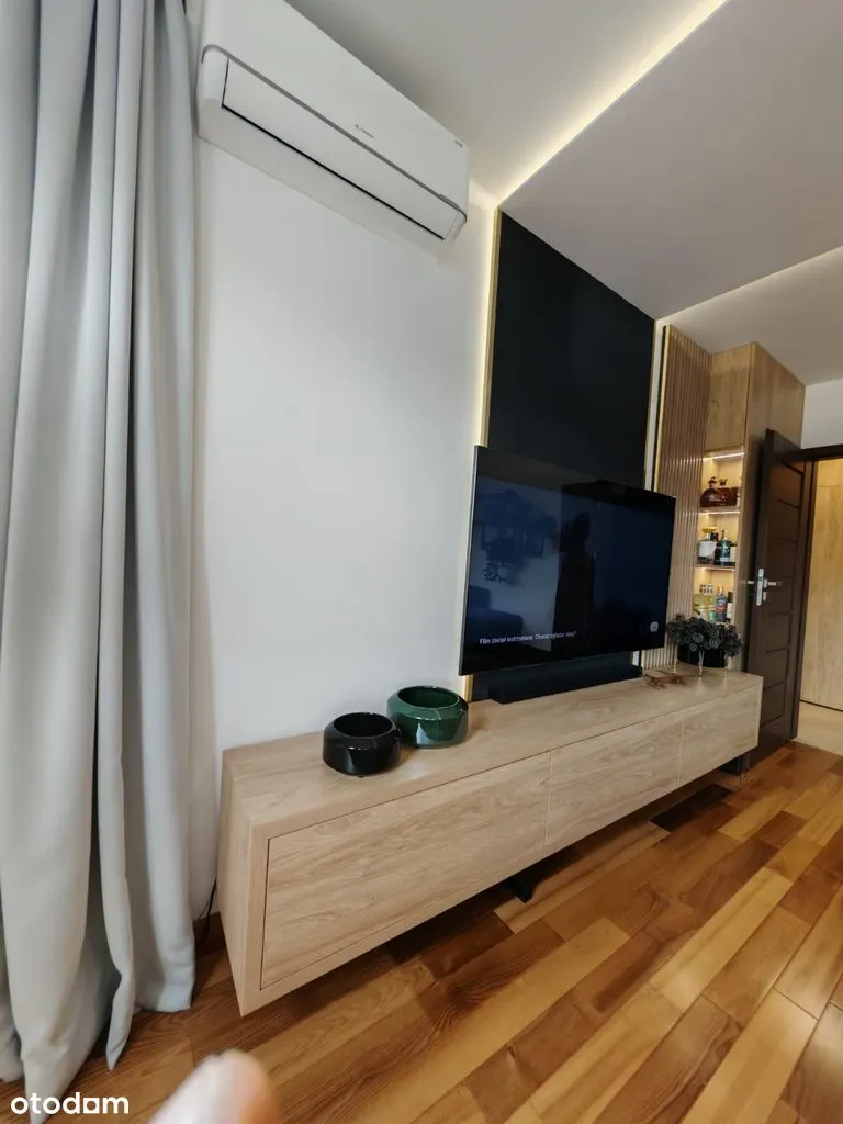 Nowoczesny apartament z widokiem na Woli.